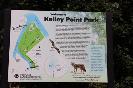 Informational sign at the Willamette River side parking lot - park map - portlandparks.org Informational sign at the Willamette River side parking lot - park map - portlandparks.org