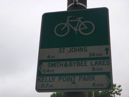 Directional sign at the entrance to Kelley Point Park - bike path Directional sign at the entrance to Kelley Point Park - bike path