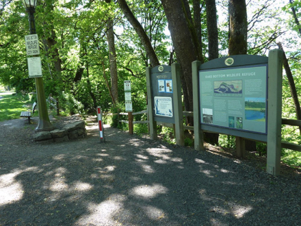 Signage at trail from Sellwood Park – not a good option – the trail is very steep and narrow with steps at the end Signage at trail from Sellwood Park – not a good option – the trail is very steep and narrow with steps at the end